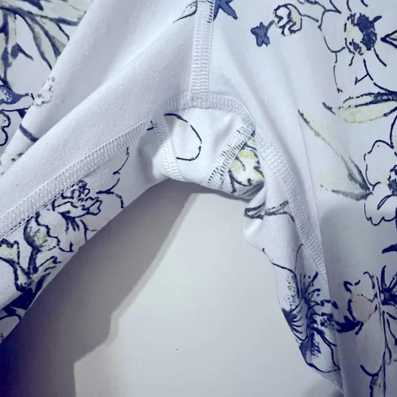 Victoria's Secret Sport bundle White Floral
Knockout Leggings and bra - Picture 6 of 13